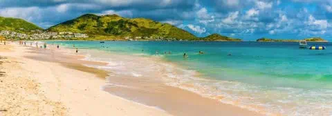 tropisch strand in sint maarten