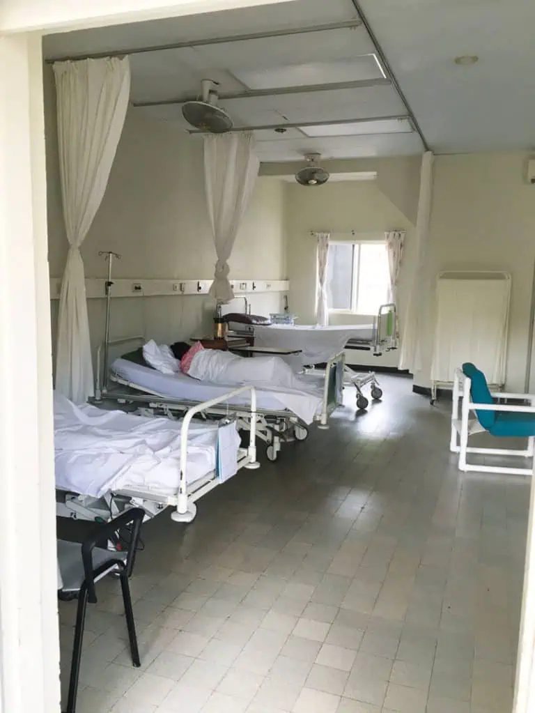 Bedden in ziekenhuis op Curacao