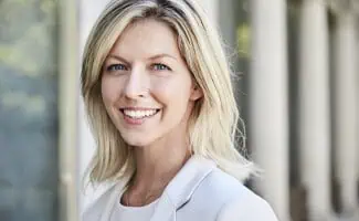 vrouw blond haar