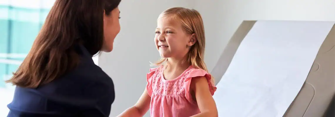 Pediatrician,With,Child,In,Exam,Room