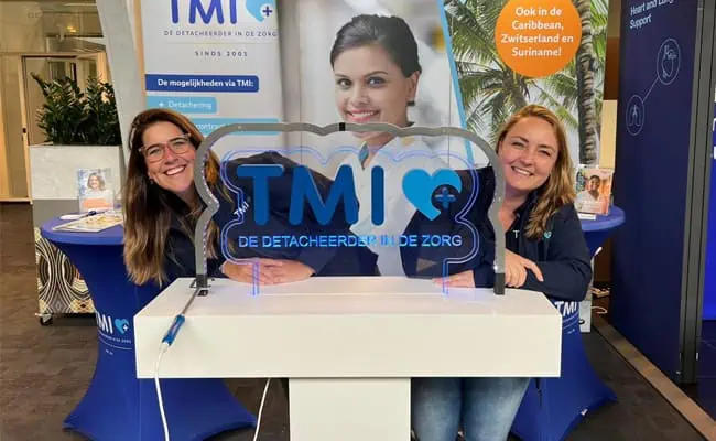 Jessica en Kelly op de beurs