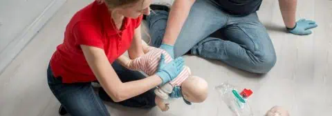 baby verstikking ehbo